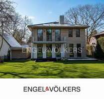 Kernsaniertes Luxus-Juwel: Modernster Wohnkomfort mit 400 m² Garten - Ahrensburg