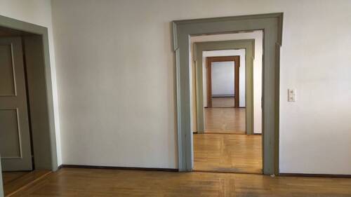 Blick von Raum 4 zu Raum 1.jpg - 6 Zimmer Büro in Dresden