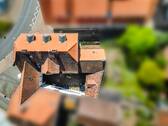 Dronenblick Dach des Gebäudes - 