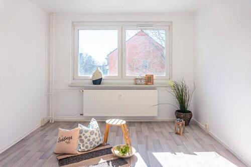 Wohnzimmer Vergleichswohnung - 3 Zimmer Etagenwohnung zur Miete in Chemnitz