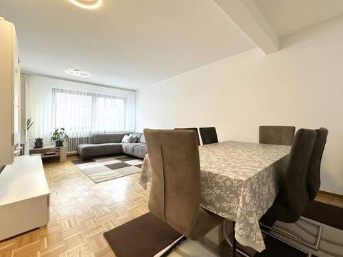 Wohnzimmer - Zentrumsnah & bezugsbereit - 3-Zimmer-Wohnung für Familien, Paare und WGs