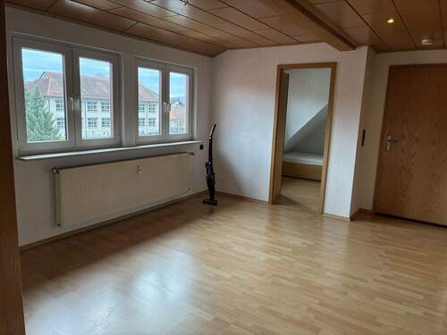 Wohnzimmer - Freundliche 3 Zimmerwohnung zur Miete mit Carport, Küche und Keller