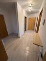 Flur - schöne 3-Zimmer EG Wohnung mit Balkon, Garage und Kellerraum