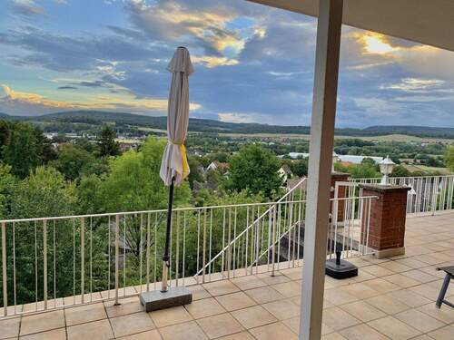 Terrasse mit Zugang zum Garten - 