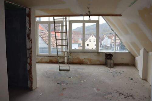 1. DG - Etagenwohnung mit 90,00 m&sup2; in Niederstetten zum Kaufen