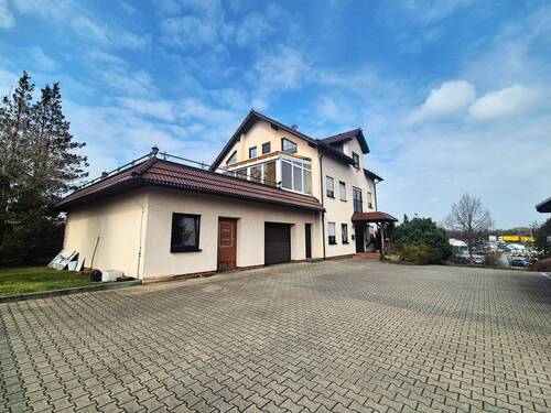 Haus mit Werkstatt und Garage.jpg - 