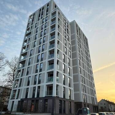 Straßenansicht - 1.000 € NEUJAHRSGUTSCHEIN SICHERN: EINZIGARTIGER GRUNDRISS ...
