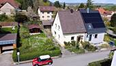 Vielseitiges Haus! - Charmantes Doppelhaus mit viel Platz, Nebengebäuden und großem Garten - ideal für kreative Ideen!