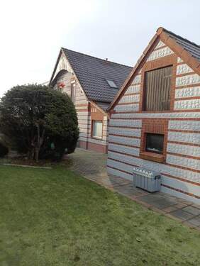 Haupt- und Nebengebäude - gemütliches Haus mit Nebengebäude und großem Grundstück