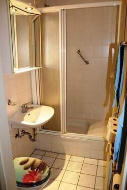Bad 2 mit Dusche - 