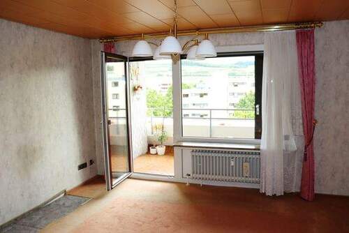 Wohnzimmer - 3 Zimmer Etagenwohnung zum Kaufen in Bad Mergentheim