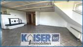 heller Wohn - und Essbereich mit Kaminsitz - Helle 4,5-Zimmer-Dachgeschosswohnung mit zwei Balkonen in Burg (Görwihl)
