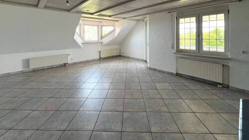 heller Wohn - und Essbereich mit Balkonzugang - Etagenwohnung mit 125,00 m&sup2; in Görwihl zur Miete