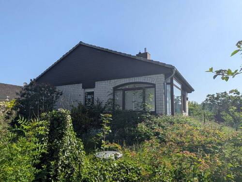 Straßenansicht - 5 Zimmer Einfamilienhaus in Vöhl-Ortsteil