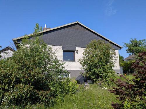 Rückansicht - Einfamilienhaus mit 94,40 m&sup2; in Vöhl-Ortsteil zum Kaufen