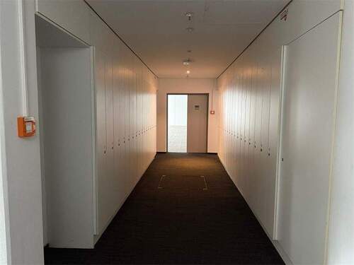 Flur zugang zur küche sowie WC - 