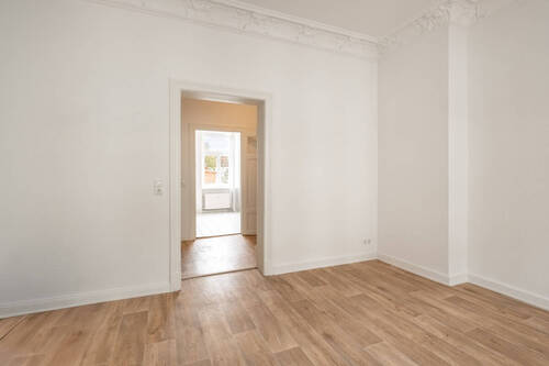 Wohnzimmer mit Stuckdecke - 