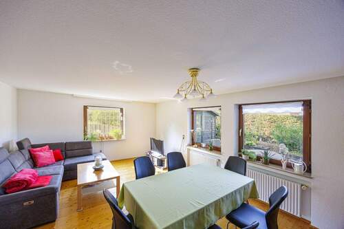 Wohnzimmer Untergeschoss - Mehrfamilienhaus, Wohnhaus mit 270,00 m&sup2; in Weinstadt zum Kaufen