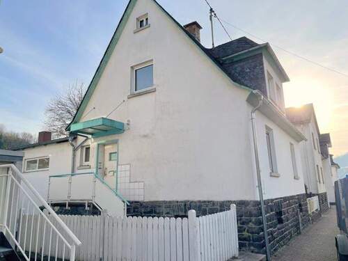 Hausansicht - Großzügige Maisonettewohnung in zentraler Lage