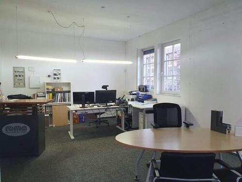 EG: Ausstellungsfläche - 