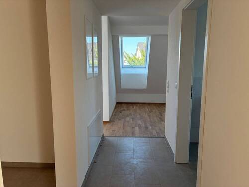 Blick ins Wohnzimmer - Etagenwohnung mit 88,50 m² in Landshut zur Miete