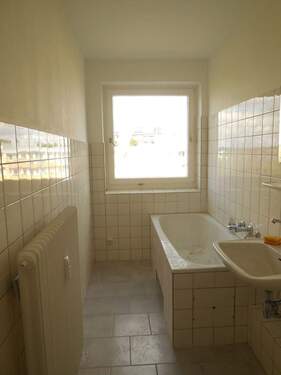 Badezimmer - Etagenwohnung mit 73,40 m&sup2; in Salzgitter zur Miete