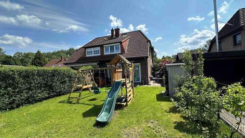 Ansicht - Modernisierte Doppelhaushälfte mit Carport in familienfreundlicher Wohnlage von Uetersen