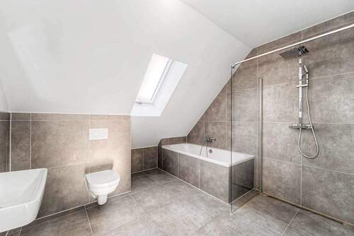 Badezimmer - Doppelhaushälfte mit 103,00 m&sup2; in Lübeck zum Kaufen