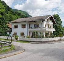 WohnenArbeiten, ruhige Gewerbe möglich, Chiemseenähe, Haus mit 12 Zimmer, 7 DuschenWC, Bergblick - Aschau im Chiemgau Sachrang