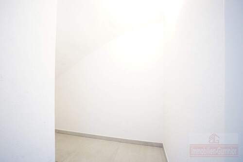 Abstellraum-Treppe - 