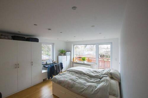 großes Schlafzimmer - 4 Zimmer Etagenwohnung zum Kaufen in München