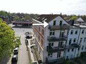 Luftaufnahme - 3-Zimmer-Dachgeschosswohnung mit Balkon