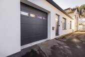 Eingangsbereich mit Garage - 