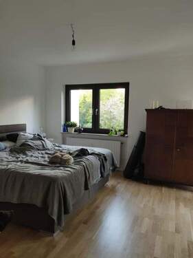 Schlafzimmer mit Balkonzugang - 