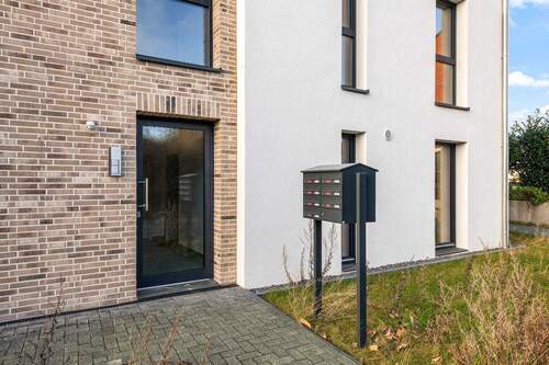 Eingang / Briefkastenanlage - 