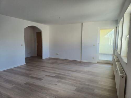 Wohnzimmer - großzügige, renovierte 2-Raum-Wohnung mit Balkon im Herzen von Döbeln