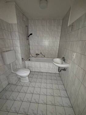 Modernes Badezimmer - 3 Zimmer Etagenwohnung zur Miete in Rheinfelden (Baden)