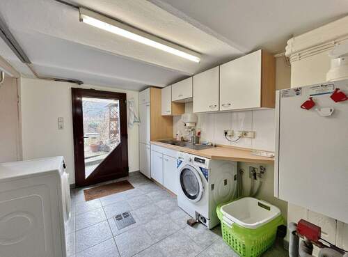 Waschküche mit Ausgang zum Garten - 