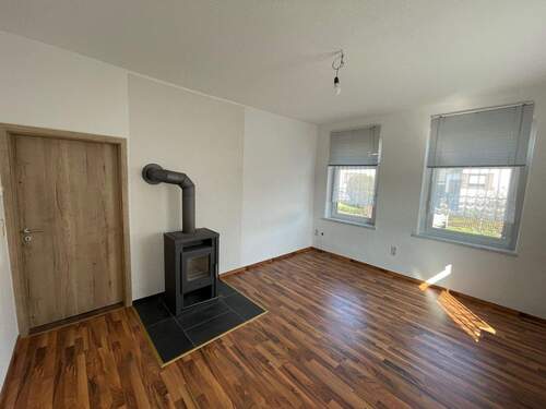 Wohnzimmer.JPG - 3 Zimmer Etagenwohnung in Burkhardtsdorf