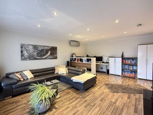 Wohnzimmer - Komfort und Charme: Ihre neue Traumwohnung in Langenfeld