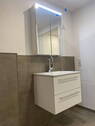 Waschbecken mit Spiegelschrank - 