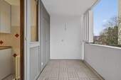 Balkon mit Abstellkammer - 