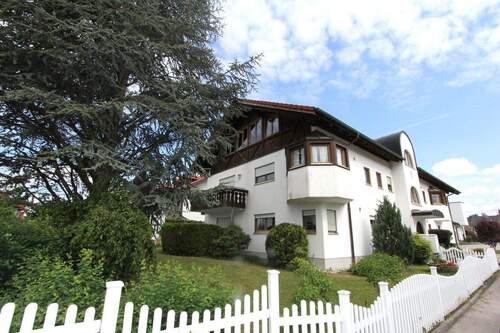 Ansicht - Sonnige und ruhige 2,5 Zi.-Whg. mit 2 Balkonen & Schwedenofen in Gilching-Geisenbrunn zur Miete.