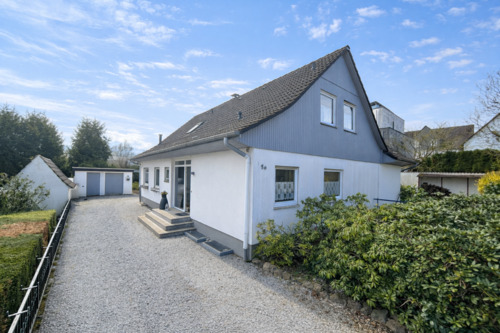 Ansicht Zuwegung - Repräsentatives Einfamilienhaus mit Einliegeroption