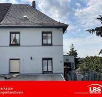 Charmantes Haus mit Fernblick! - 184.000,00&nbsp;EUR Kaufpreis, ca.&nbsp; 135,00&nbsp;m&sup2;&nbsp;Wohnfl&auml;che in Weißenfels (PLZ: 06667)