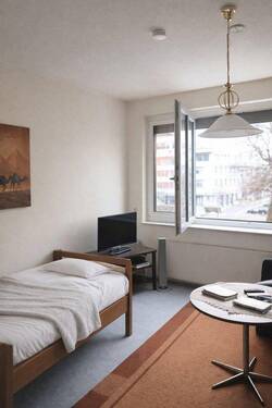 helles großes Schlafzimmer - 