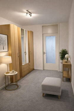 Flur mit Abstellraum - 3 Zimmer Etagenwohnung in Falkensee