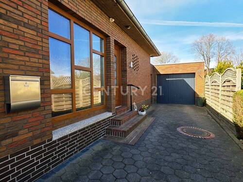 Ansicht Auffahrt - 5 Zimmer Einfamilienhaus in Wilhelmshaven