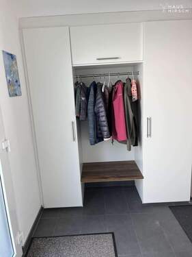 Garderobe - Reihenmittelhaus mit 131,10 m&sup2; in Wiesbaden zum Kaufen