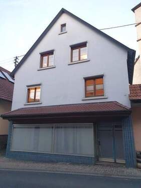Außenansicht - Einfamilienhaus mit ehemaliger Ladeneinheit in Schweigern!